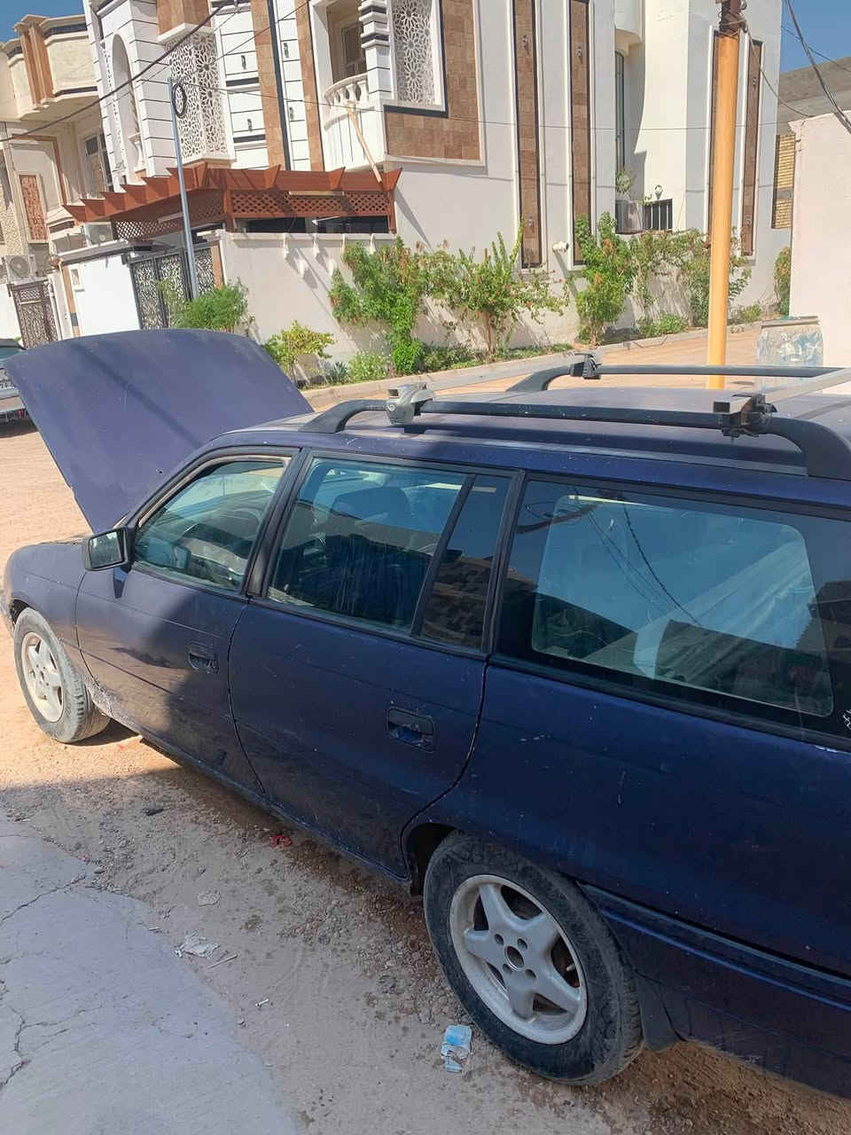 السلام عليكم ورحمة الله سيارة أوبل أسترة للبيع
موديل 95 گير أوتو محرك 1800 فول نضافة تبريد بلادي بس مو شغال الأرضية جلد مكاني فلوجة  لوحة بغداد السيارة بأسمي تحويل ثاني يوم الشراب يتصل ع الرقم ***********
