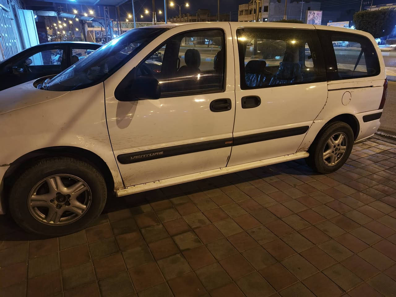 السلام عليكم ورحمة الله وبركاته 
شوفرليت فنجر موديل 2002 رقم الانبار انكليزي 7 راكب  كير ومحرك شرط  صدر نص عمر مابيها اي ضربه ولا صبغ السياره بلاد تخم تاير  كير تعليك  ب53 ورقة نقص شباك امامي 
***********
