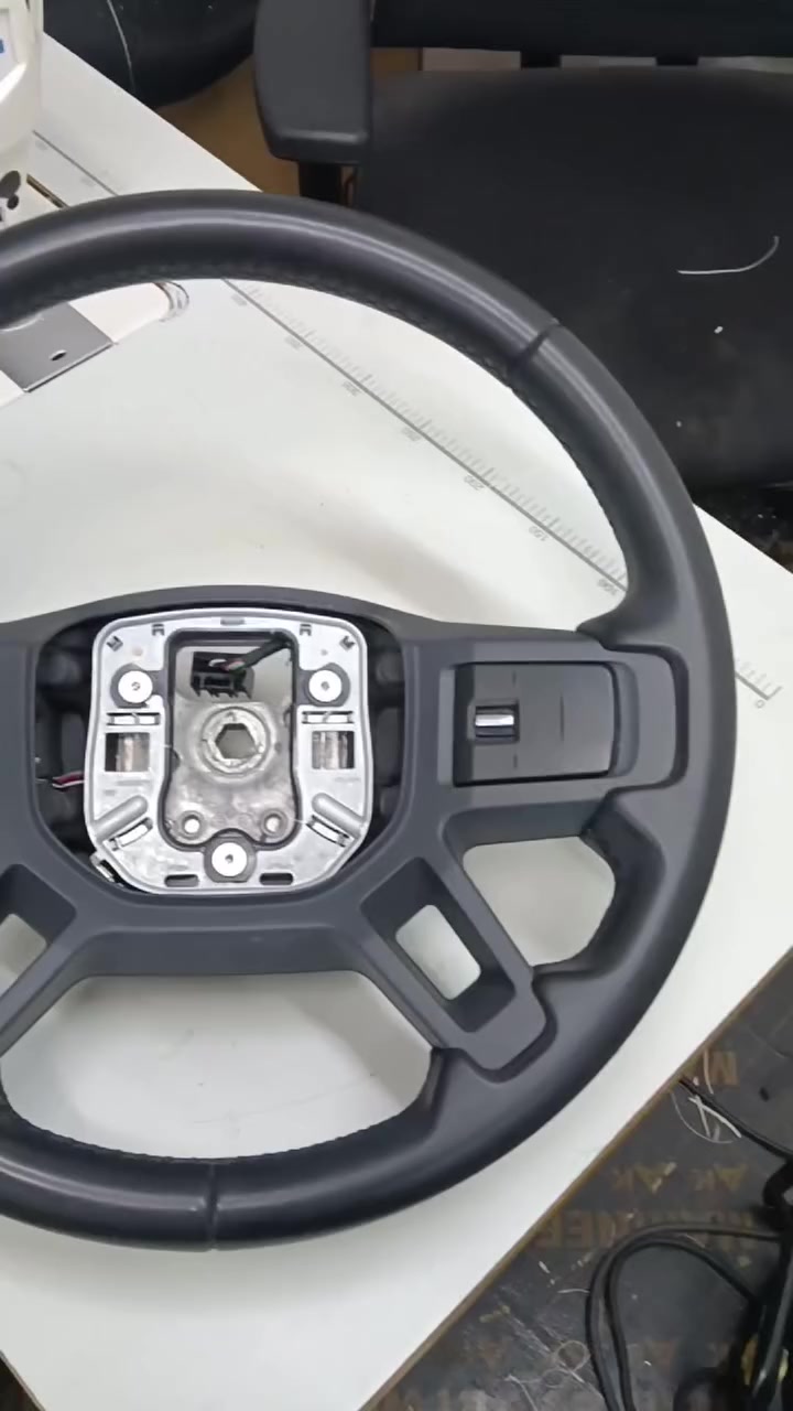 تنجيد وتغير موديل مقود لاند روفر ديفندر من شغلنا في أبو ظبي 
Land Rover Defender steering wheel upholstery (model change) - one of our projects in Abu Dhabi
تنجيد سيارات جلد طبيعي و صناعي
تنجيد: كراسي - أبواب - سقف داخلي - سقف كشف - تابلو - طارات 

📞0941176671 

📍 دمشق _ داريا_ دوار الشهداء _ مقابل جامع سعد بن معاذ 
Suleman AlNwelati A2S تنجيد سيارات  
 حساب الانستغرام :
#https://www.instagram.com/suleman_alnwelati_a2s?igsh=eGVwand5ZDdiMXAw
Suleman Cars 
#سوريا #دمشق #حلب #درعا #حماة #حمص #طرطوس
#اللاذقية #داريا #صحنايا #معضمية #كفرسوسة 
#سكودا #bmw #Mercedes #Audi #kia #Hyundai
#اكسبلور #تريند #تنجيد #upholstery #explore


**إذا كنت صاحب هذا الإعلان وتريد حذفه لأي سبب، رجاءا أرسل رسالة إلى الدعم الفني**