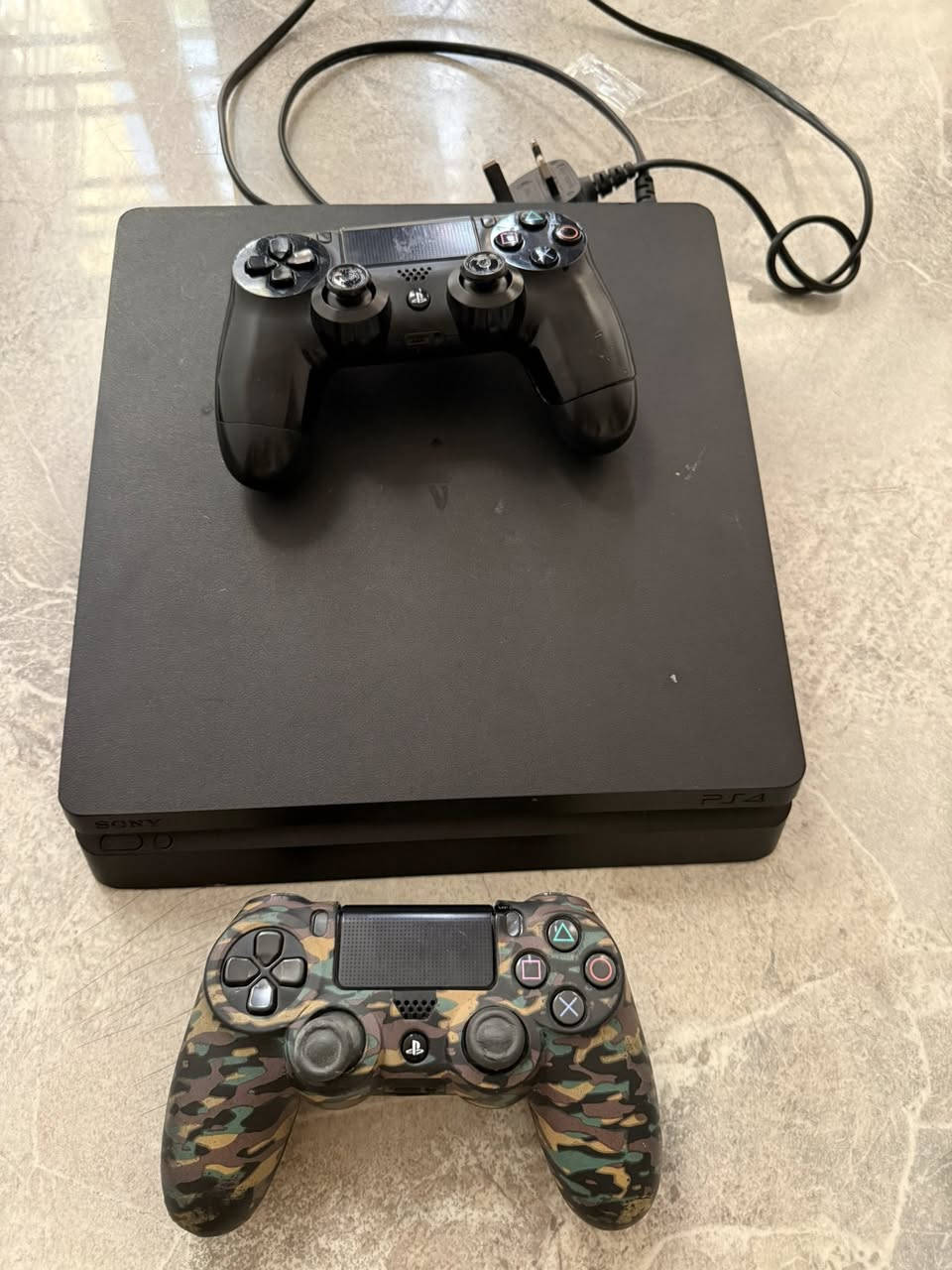 بلي. فور مهكر للببع مع ٢ جوستك 
العنوان / الصليخ 
السعر / ٢٠٠ الف


**إذا كنت صاحب هذا الإعلان وتريد حذفه لأي سبب، رجاءا أرسل رسالة إلى الدعم الفني**