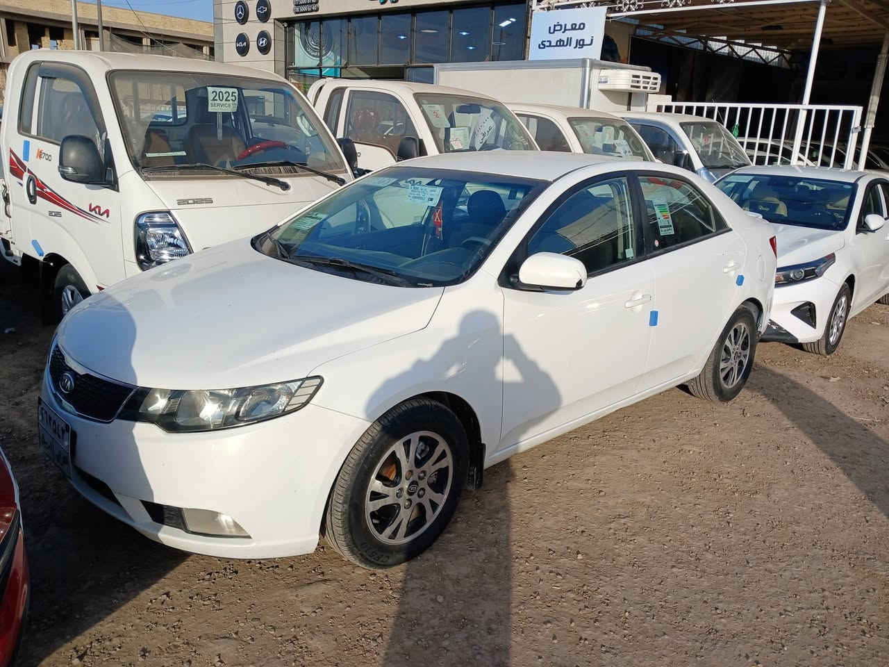 سيراتو موديل 12 سياره مقفوله من التبديل والصبغ بيها فقط بارد قليل كلش سياره صار لهاي عندي عامين سياره خير من الله تخم تاير محرك مير كله مكفول سعرها  97  عرضها با صويره سنويه لل 27 الله شاهد السياره مال جناي ***********
