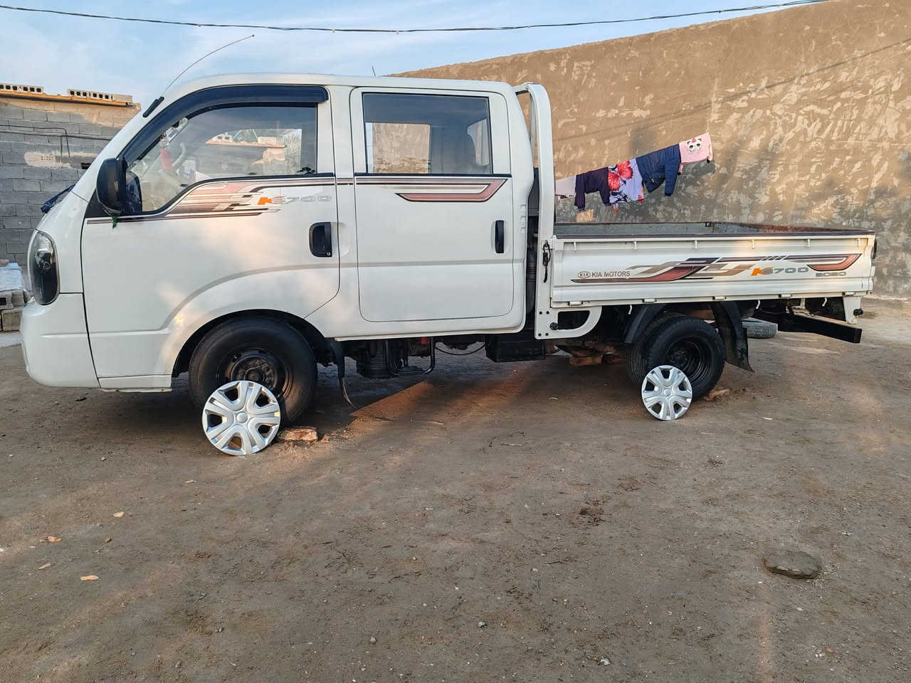 يا الله السلام عليكم بيع مستعجل 
كيا دبل قماره مكفوله كفاله عامه 
موديل ٢٠١٣ 
مكينه ٢٧٠٠ شرط لا تبخير ولا تنقيص 
الكير مشروط الاكسل مشروط تخم تاير جديد
كهربائيات كلها شغال  ماناقصها شي تدفأه شغال 
التبريد يحتاجله صيانه 
السعر ١٢٧ ورقه
الاتصال على الرقم ***********
