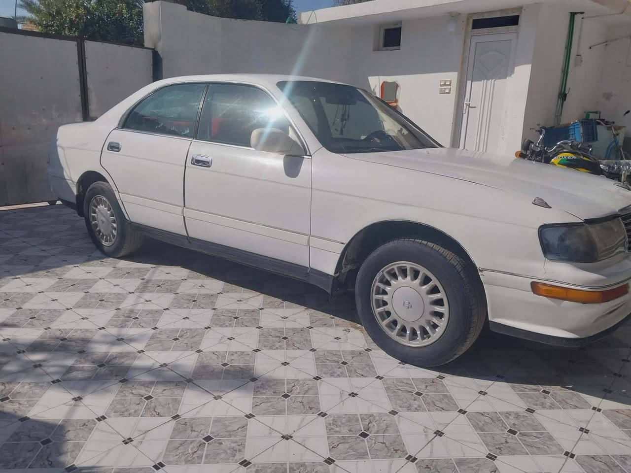 سلام عليكم بطه متصل لبيع موديل 1993 رقم جديد انكليزي بسمي تحويل ثاني يوم هزه جديده السياره كامله لتواصل *********** السعر 53 او بيهه مجال
