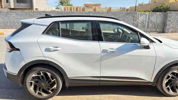 السلام عليكم سبورتج 2025 خليجي زيرو فول مواصفات مكفولة كفالة عامة من كلشي بوضع الزيرو موصفات بانوراما شاشة كبيرة متصلة شاشة دجتل صندوق كهرباء هندبريك بصمة حساسات امامية خلفية بصمة دخول ذكي داخل ابيض كشنات تدفئة كشنات جلد كهرباء وضعيات قيادة اوتو هولد ستيرين تدفئة وباقي الموصفات المعروفة السيارةالسعر 275 وبيها مجال حك الجية   الانبار رمادي ***********
