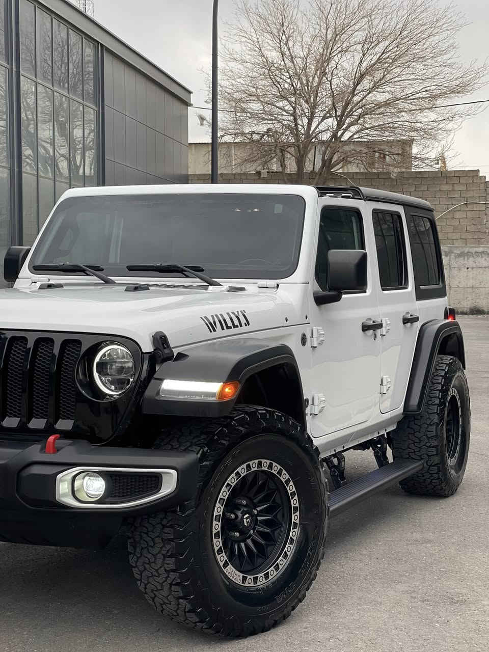 سلام عليكم
JEEP WRANGLER WILLYS  2023

‎جيب رانگلر ويليس

فول فول مواسفات 

‎موديل:2023

ماشي 18 الف فقط

‎المحرك: 4 سلندر 2.0 تيربو E-TORQE

بدون دواخل بدون ايرباك 

‎سياره بدون قطره صبوغ  

‎مكفول گير محرك 

‎المواصفات :

‎▪️بسمه،  تشغيل عن بعد 

بسمه ابواب

صماعه ALPINE

‎9 سماعات

‎▪️دفع رباعي 4*4

نيزام اوف رود

شاشه كبير كاميرا 4k 

اميرجينسي بريك

‎▪️ شاشه كبيرة مع نضام ملاحة نفكيشن GPS 

‎▪️كاميرا خلفية مع امكانية التقريب (زوم) .

‎▪️نظام (Auto stop)

‎‏ABS,TC,Off-road page

‎▪️مرايا متحسسة للاضاءة العالية .

‎▪️ لايت مع بلوجكتر زنون .

‎▪️ بك لايت مع سكن لايت LED .

‎▪️ سقف 3 قطع قابلة للازالة .

‎▪️ ابواب قابلة للازالة .

‎▪️ نظام (Auto Start System) التشغيل والاطفاء الاوتوماتيكي للتوفير في صرف الوقود .

سياره بدون رقم تترقم شمالي فقط

📍مكان سياره سليماني 

📞 0770 060 6000
