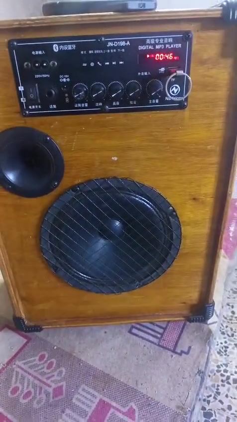 سماعات شحن كهرباء العدد ثلاث صاج السعر القطعة 80 الف


**إذا كنت صاحب هذا الإعلان وتريد حذفه لأي سبب، رجاءا أرسل رسالة إلى الدعم الفني**