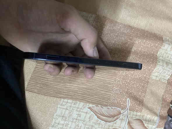 12برو دبل سيمكارت. نضيف حيل بطريه ١٠٠ صار شهر من بدلتها 
شاشه اصليه ثلاث خيرات. فيس ايدي واكف يردلو برنمج. يشتغل  السعر ٢٢٥.           ***********
***********
