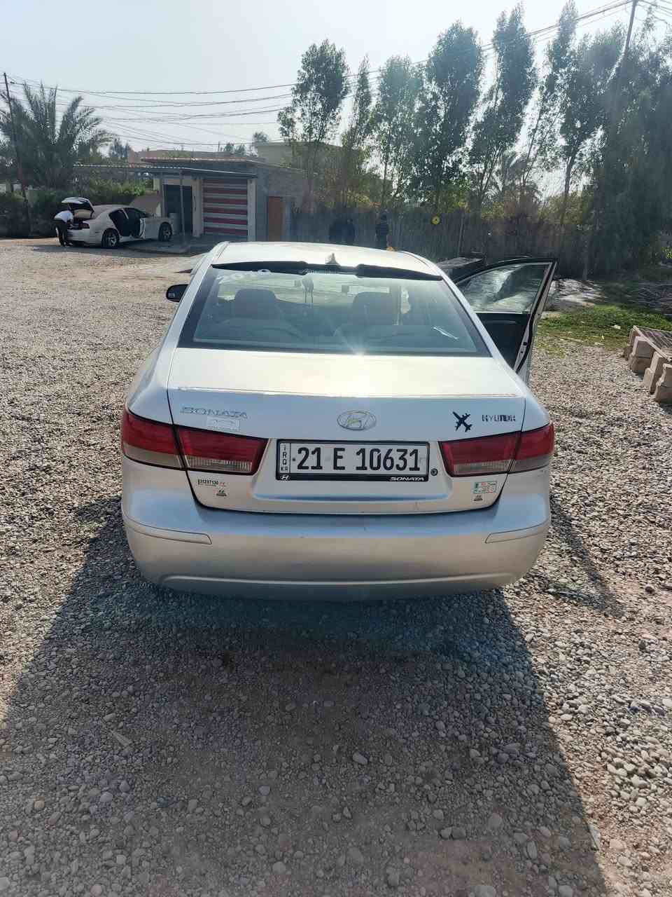 سوناتا 10
رقم سليمانية 
مكينة 2000 
بيها قطع صبغ بدون ضربة ابيع حزام 
تخم تاير صدر جديد 
مابيها نقص سيارة جاهزة 
مكاني ديالى المقدادية 
***********
