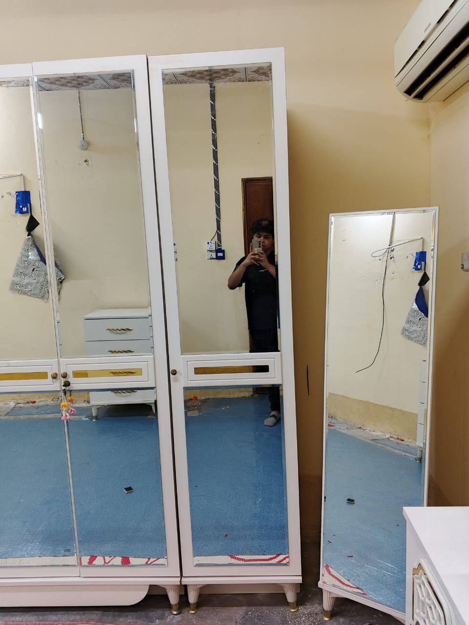 سلام عليكم غرفه نوم نضيفه كلش جلخ مابيه مكان نجف مهندسين سعر 600وبيه مجال فتح ونقل ع المشتري. مكلف بلنشر رقم راعيها ‏‪***********‬‏
