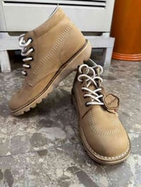 للبيع احذيه رجاليه نوع كيكيرز قياس ٤٢  ٠٧٨٠٩٢٦٢٥٨١