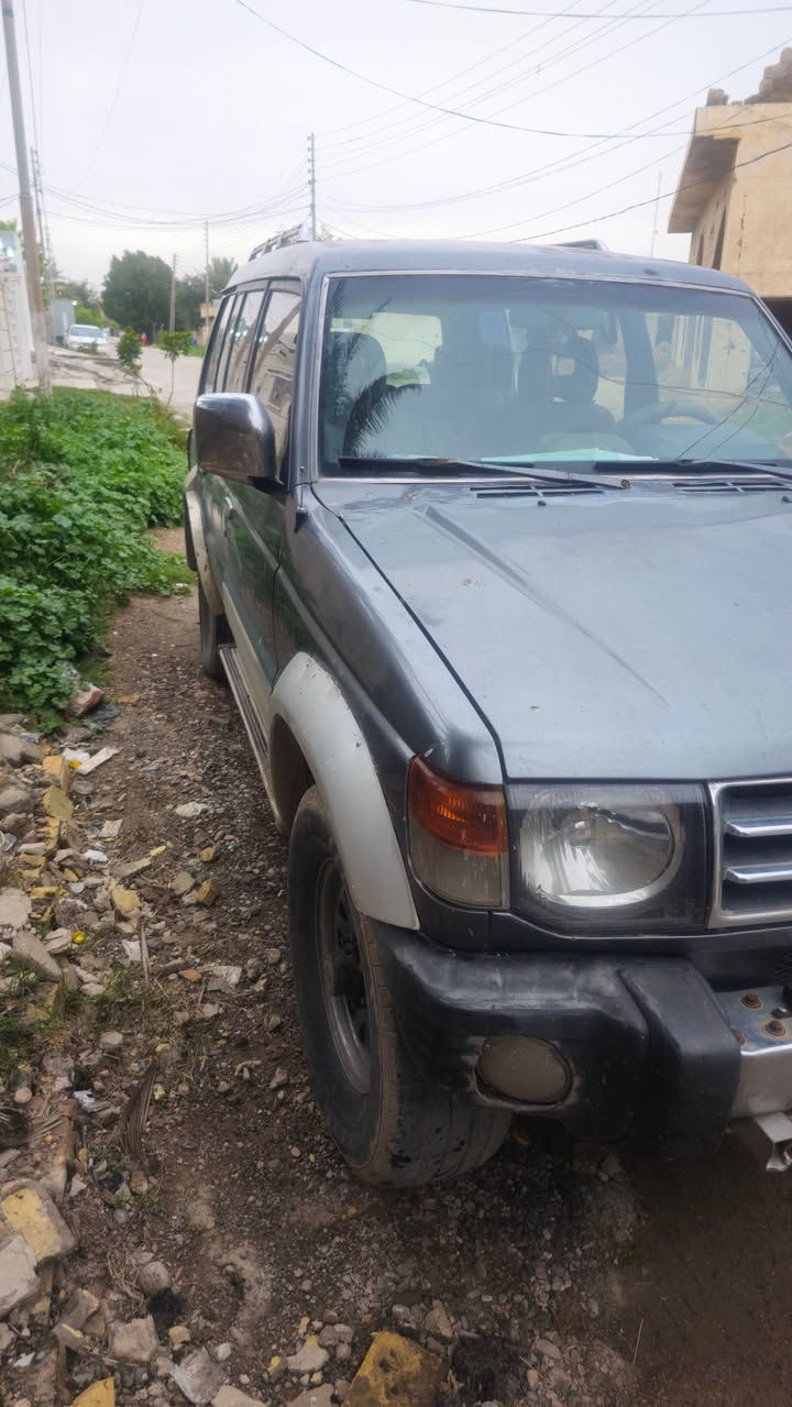 باجيرو 98 رقم ديالى 
سيارة كير ومكينة جيدة جدا مكينة 4 سلندر كير عادي مصبوغة عام  للبيع السعر 37 ورقة مكان السيارة ديالى  رقم الهاتف ***********
