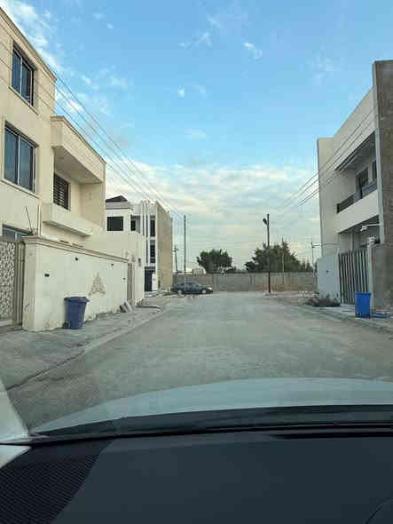 #اعلان
#مجمع_الضباط_السكني 
مجمع الضباط السكني قطع اراضي مقسمه بصورة نضامية
المساحات 100 م فما فوق واجه ال 100 م (6.79) النزال 
(14.81) ويوجد مختلف المساحات 
الخدمات 🔦
ماء + كهرباء + مجاري+ تبليط
صنف الارض
(طابو زراعي سند ٢٥ )
علماً ان الارض مشمولة بقرار التطويب 
المجمع محاط بسور وبوابه وسكيورتي 
الموقع 📍
شارع مطار بغداد الدولي قرب ساحه عباس ابن فرناس 
مجاور مجمع بروج السكني / خلف جامعة المشرق 
للاستفسار اكثر مراسلة الصفحة او الاتصال على الارقام 
 التالية:
*********** واتساب 📞
 ‏‎
