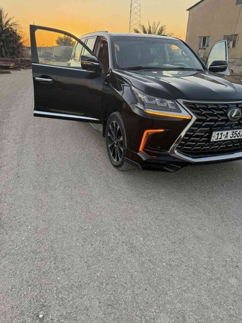 السلام عليكم 
لكزز موديل 2010 محدثه 2021 فول موصفات رقم بغداد الدولي سعر 340 وبيه مجال رقم ***********
