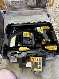 دريل ديوالت • 12 فوالت • انمباكت