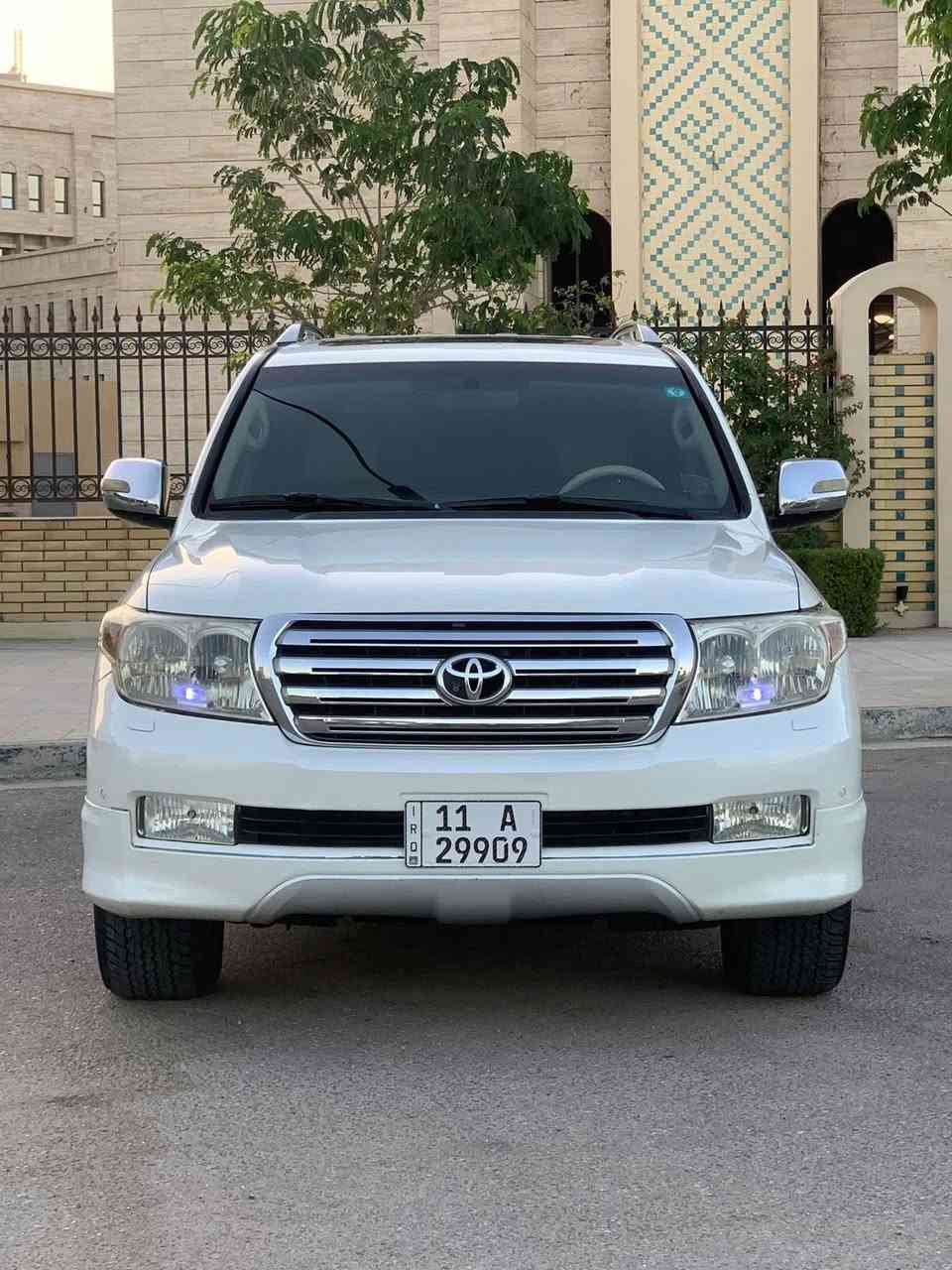 لاندكروز 2011 ستينيه 
Gxri
كفاله عامه 
ماشيه 155 الف 
مكينه 4600 المرغوب
***********
السعر 335 وبيها مجال
