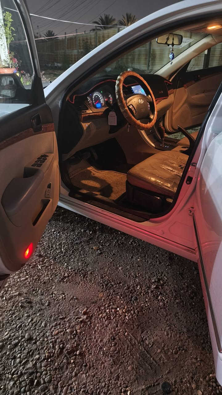 سلام عليكم سوناتا 2010خليجي سياره خير من الله سياره بيه جاملغ أمامي وباب سايق غير هذني سياره مكفوله كفالة عامه مكينه ٢٤٠٠ وبعض تفاصيل للاستفسار ***********
