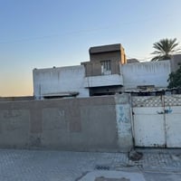 بيت مساحة 200 م ملك صرف مع قطعة 150  بناء قديم كلاسك يحتوي على 3 غرف و...