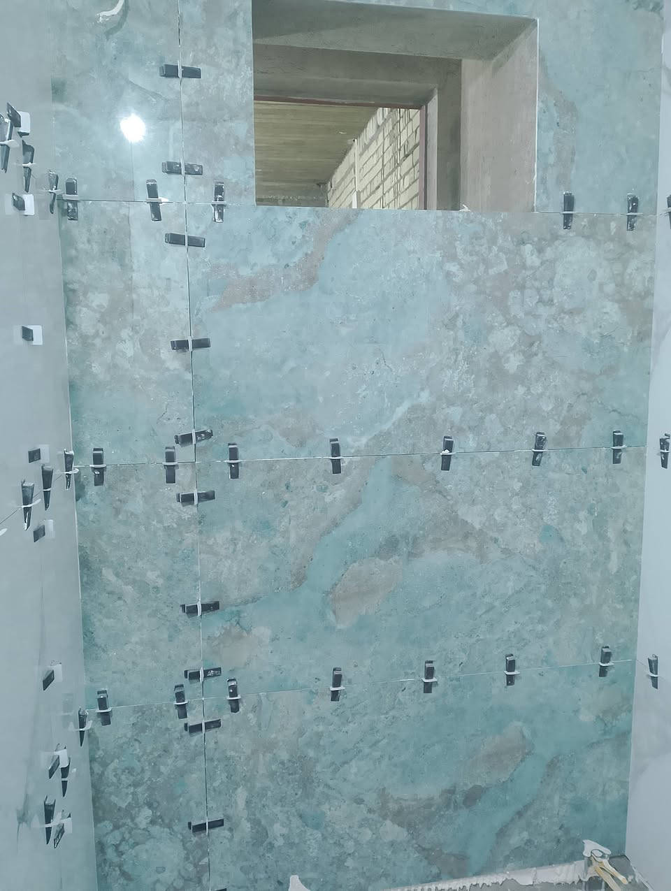 كادر مصري متخصص في السراميك وبورسلين مرمر وبيات وجدران وارصيات التزام ف العمل ***********
