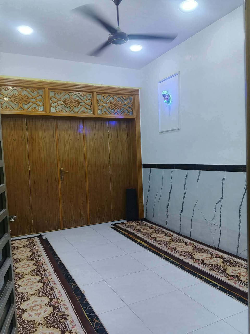 بيت للبيع حي النداء نجف شارع مجمعات مقابيل جامع الاحسان مكانه حلو طابق ونص صب كونكريت مسلح بناء درجة اولى الطابق الاول غرفة وصالة ومطبخ وصحيات وستقبال طابق لفوك غرفة وصالة وحمام سعر ٩٢وبيه مجال لشراي


**إذا كنت صاحب هذا الإعلان وتريد حذفه لأي سبب، رجاءا أرسل رسالة إلى الدعم الفني**