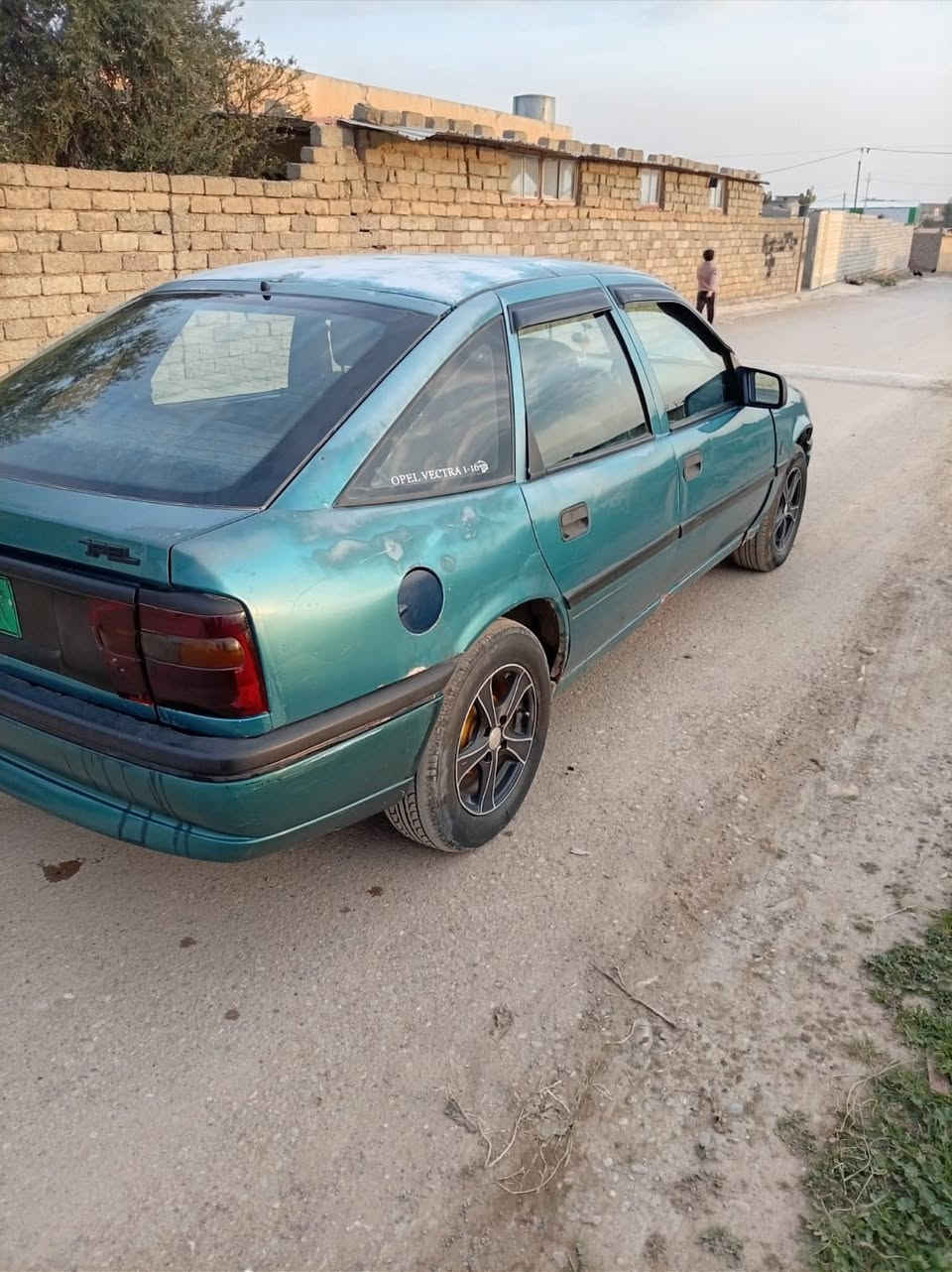 ابيع نقد بس      للبيع أوبل فكتره  حجمً16 موديل ١٩٩٢  كربون بنزين بيها  بدون صبغ بدون ضرر مكينه مال كصه كير شرط طخم خلفي اممي   جديد تيات طخم جديد سستم سمعات دخل مغلف جديد سياره نضيفه  و جهزها ومامتعوبه مال بيت شرط التحويل سياره ربع مايعوزه جهّزها مجهزه السعر 28 مكان السياره بل ايمن شقق اليرموك ***********
