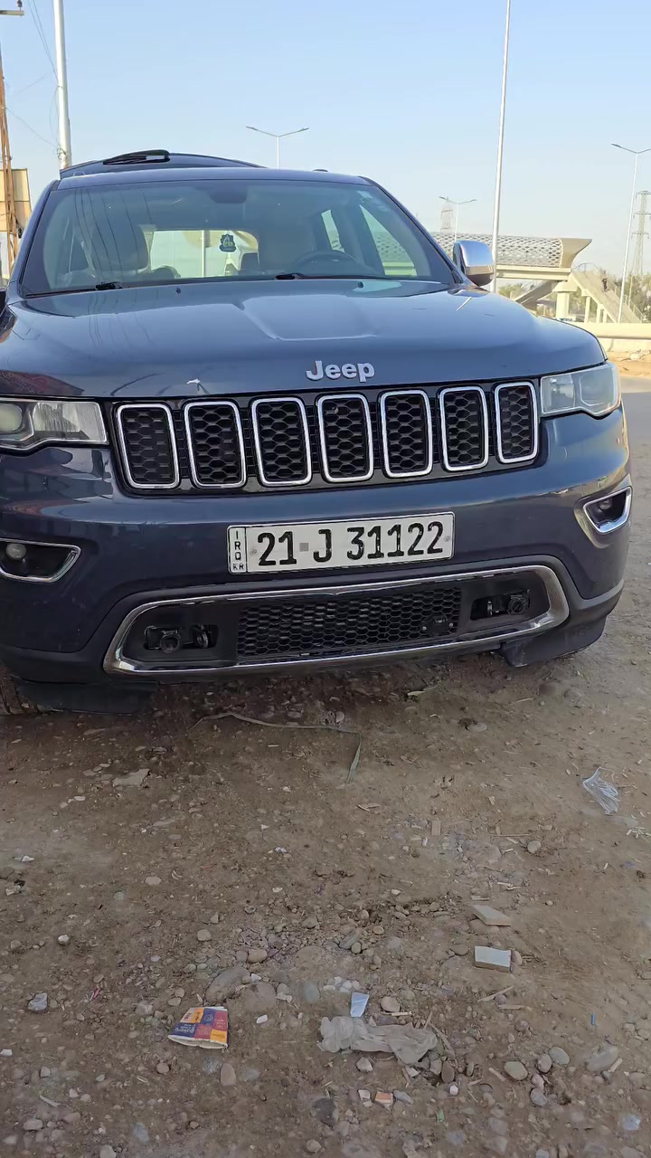 السلام عليكم.   
جيب كراند شيروكي لمتد موديل 2020 وارد امريكي حادث جاملغ عكس السايق شخط بلباب الي بصفة وصارت عندي رصعة يمي بلبنيد كلش صغيرة تخم تاير جديد قبل يومين بدلتة صدر جديد ماشية تقريبا 53000 ميل فتحة سقف رادار جانبي نقطة عمياء شاشة كبيرة داخل جلد بيجي كشنات كهرباء كشن واستيرن تدفئة اربع  مودات قيادة فور ويل محرك 6 سلندر 3600 ويل 20 صندوق كهرباء تحكم ستيرن تبريد قطعتين تبريد منفصل للجهتين كامرة خلفية حساس خلفي لايت زنون  السيارة رقم سليمانية باسمي تحويل مباشر السعر 258 ورقة  موجودة بغداد الاعظمية  للاستفسار ***********.
