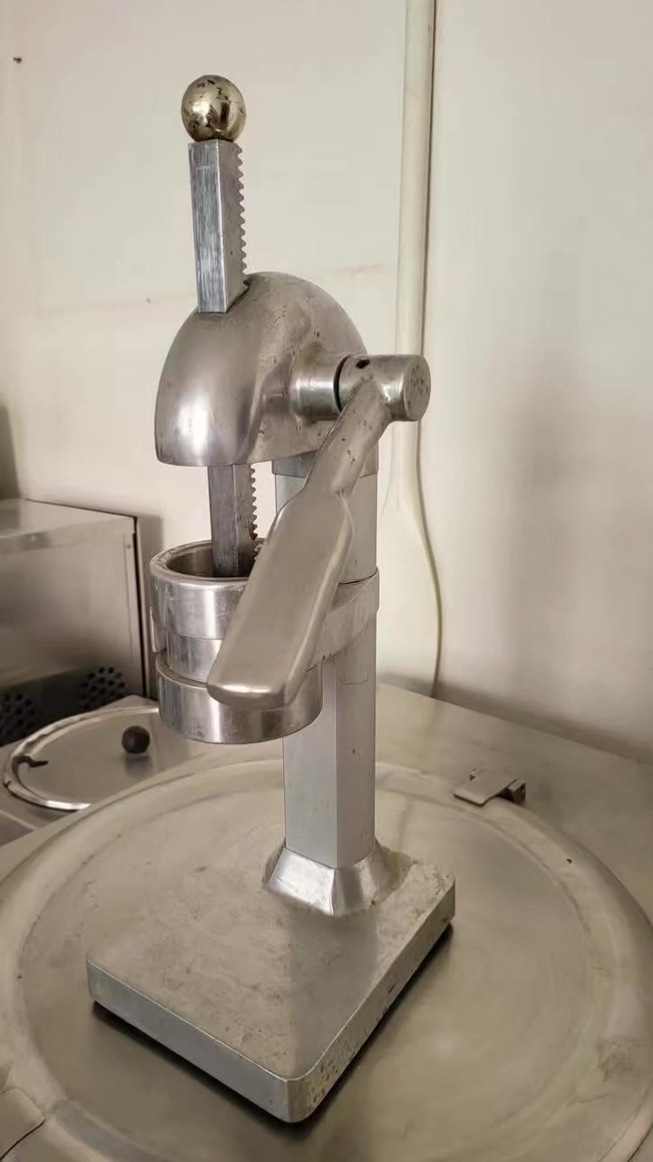 الة المانية يدوية لتحويل الدوندرمة الى شكل معكرونة
موقع اربيل
موبايل
***********
***********
--------------------------------------
جیهازی ئەڵمانی دەستی بۆ گۆڕینی دۆندرمە بۆ شێوەی مەعکەرۆنی 
ناونیشان هەولێر 
ژمارەی موبایل 
***********
***********
#baghdad #erbil #iraq
