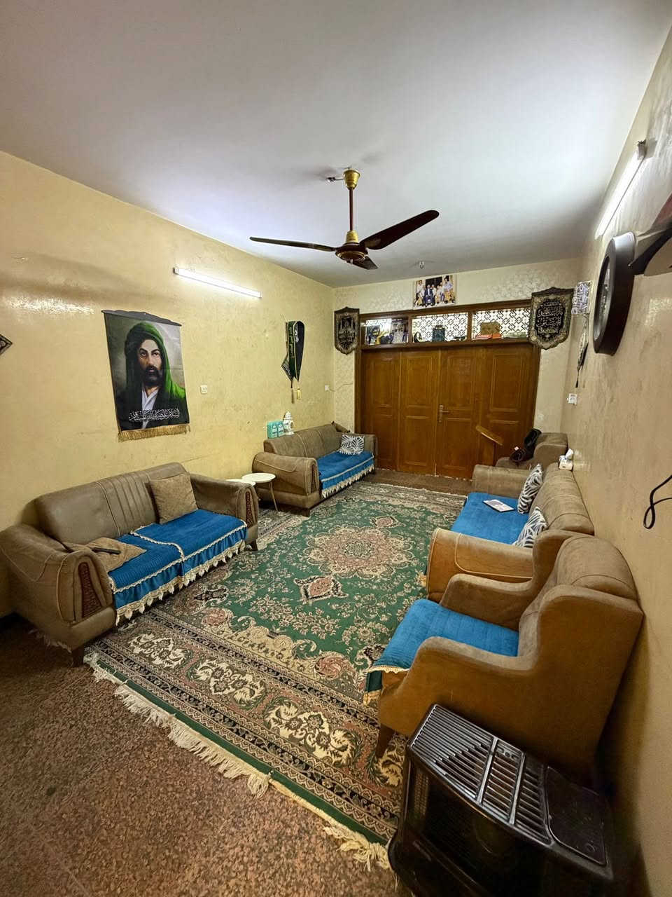 دار  للبيع مساحة 100 م واجهه٥ والنزال 20 تحتوي على الطابق الاول مدخلين استقبال وهول ومطبخ وحمام وترك
والطابق الثاني غرفتين نوم سويتات
والثالثه غرفه نوم سويت وبيتونة كبيرة
للاستفسار للاتصال على هذا الرقم

الغزالية قرب معمل الغاز***********
