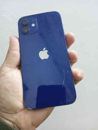 ايفون 12 للبيع  الذاكره 64 گيگه  البطارية 72% بلاديه  ويا كيبل شحن جها...