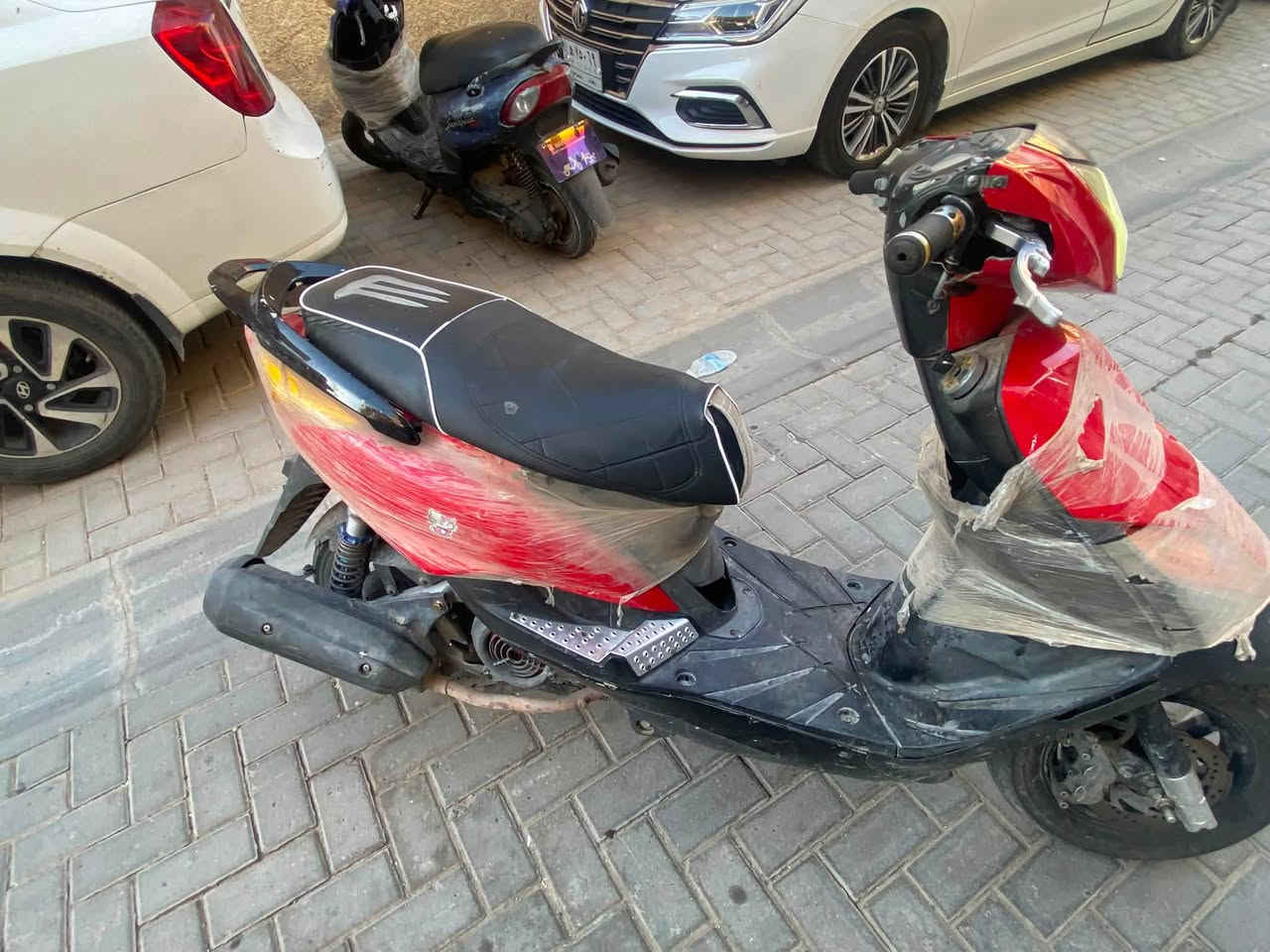 السلام عليكم
ثعلب ١٤٠ للبيع 
بوشه ٥٩ بلادية
مبدل بيها ولفات
مبيها باتري
كلجات رياضي
شموع مال مكينة رياضي
ويل و صدر رياضي
قطرات
قبقات كور
و مبخره و يدات و دبلات كله رياضي
و خليه مال كلوبات امامي و خلفي 
كله اصلي بس الكفرات تجاري 
مكانها الكاظمية 
السعر 750
***********
