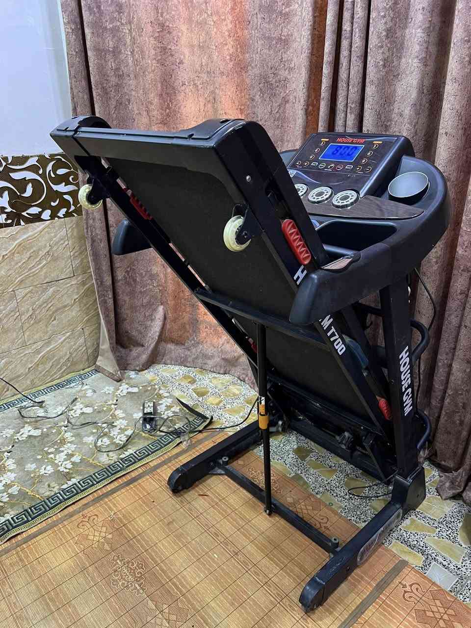جهاز جري جبلب دبل ماطور صناعة هاوس جيم ماركة معررفه و قويه يحمل 150K سرعه عاليه 14.0 بي رجاج تكسير شحوم بي شاشه تعد رقت سعرات حراريه قياس نبضات القلب مسافه مقطوعه اواكس بلوتوث مفتاح امان جهاز يطبك ومياخذ مساحه بي هديه دمبلصات2 سعره 300 الف بغداد يوجد توصيل محافظات ***********
