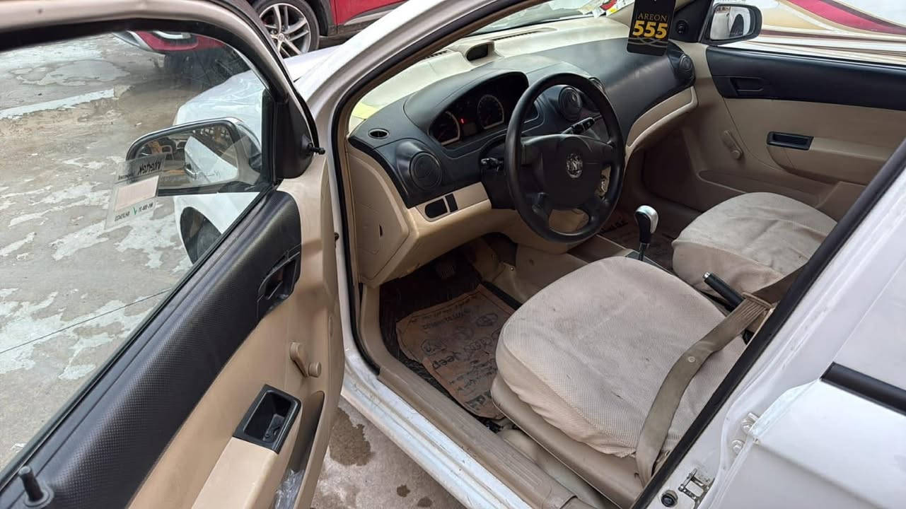 افيو. 2009.
سنوي جديد  رقم سليماني.  
گير اتو ماتيك.  گير محرك بشرت 

سيارة بيها 4 قطعة صبغ.    بدون دواخل.  

مكان / سليماني 
سعر /59 مجال قليل 

رقم/ ‭0772 943 8696
