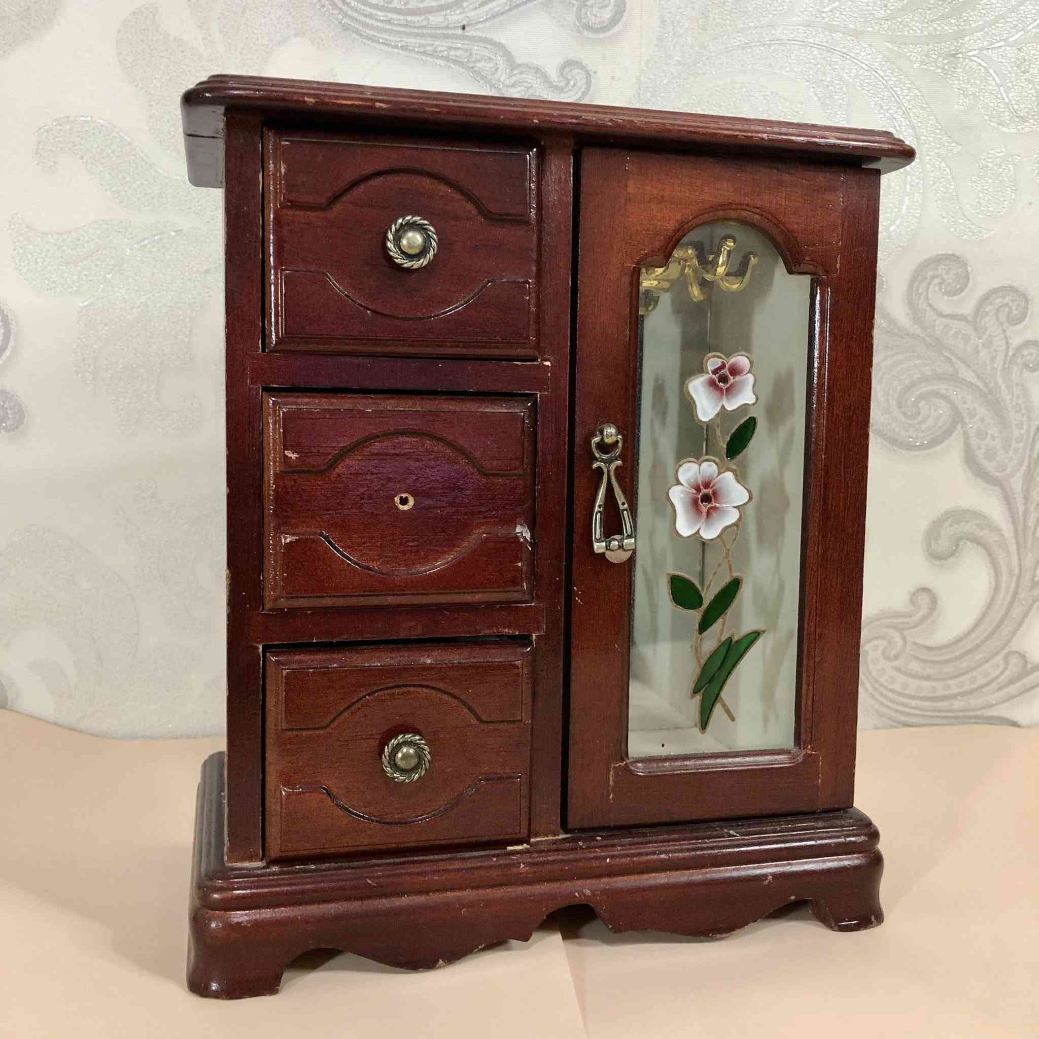 للبيع / توصيل ٦ الاف
لمعرفة السعر حدد القطعة


**إذا كنت صاحب هذا الإعلان وتريد حذفه لأي سبب، رجاءا أرسل رسالة إلى الدعم الفني**