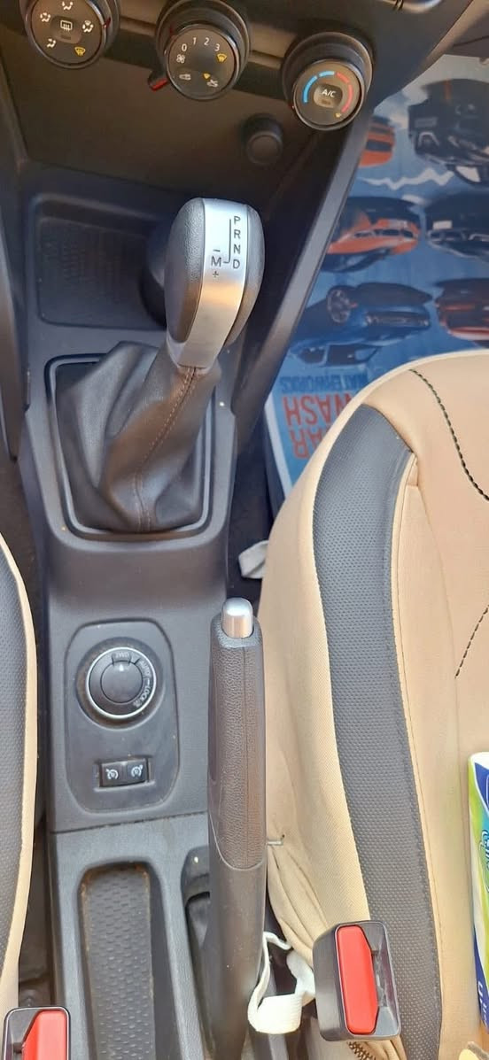 رينو داستر فرنسي  2021
ماشية 52,000 كيلو 
مكفوله محرك وكير 
كير أربع سرعات
محرك سعة 2000cc
اربعه سلندر 
استلام من الشركه 
صيانتها وتبديلات زيت المحرك من الشركه 
البطاريه  والاطارات جديده 
تدفئة تبريد 
قياس الاطارات  16
لون ابيض
كاميرا خلفيه 
حساسات خلفيه 
شاشه اندرويد
مكان السياره بغداد
للاستفسار ***********
