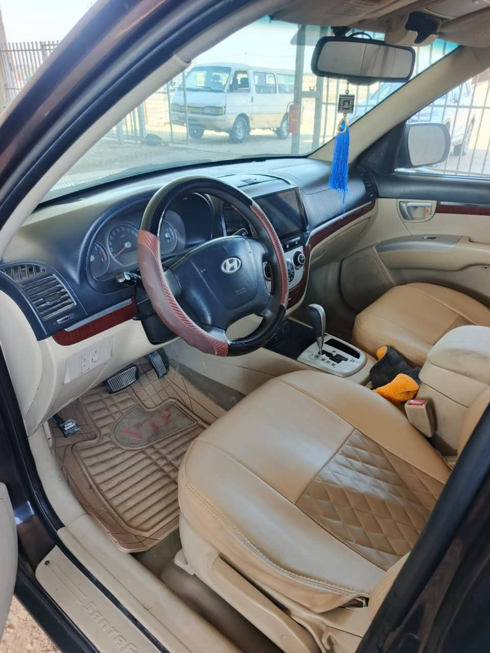 اسلام عليكم سنتافي 2009 للبيع
وارد خليجي 
مكينه 6 سلندر 
السياره مكفوله من صبغ فقط جاملغ الامامي شبر واحد صبغ
سعرها 120 وبيها مجال 
مكاني بابل 
غير متواجد في الفيس بوك 
للإستفسار اتصل على الرقم ‎***********
