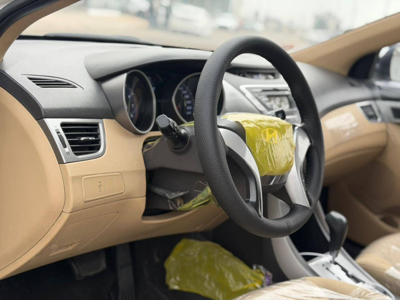 هيونداي النترا 2012 0️⃣ مخزن استلام الشركه العامه خليجي 
السياره بعدهه بفابلون الشركه زيرو ماشيه 16 الف 
السياره مكفوله من الصبغ والبارد والشخوط والتكحيل ومن كلشي 
داخل بيجي اشاير مري 
ويل 16 تاير شركه والسبير منازل 
محرك 1600 دوش 
السياره جديده وبل عافيه عل تكون من نصيه 
رقم بغداد دولي بسمي هزه وسنويه جديده 

 

مكان السياره بغداد 

رقم صاحب السيارة 
***********

لبيع سيارتك 🚗 راسلنا واتساب 📩

لمعرفة السعر سوي تعليق  يصلك السعر خاص ✅ علق على المنشور الاصلي داخل الصفحه بيع وشراء السيارات في العراق 

🟢 ملاحظه/ مدير الصفحة غير مسؤول عن بيع وشراء و اصوليات  السيارة نحن فقط صفحه لعرض السيارات
