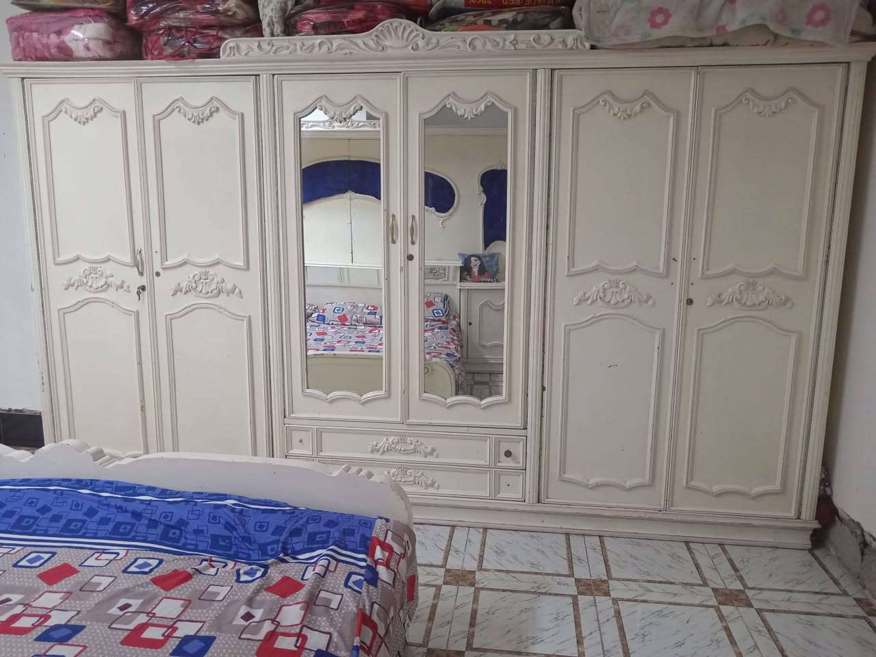 غرفه كامله خشب عراقي مستعمله للبيع السعر 350 العنوان كوفه مقابيل مستشفى الفرات الأوسط للستفسار على الرقم هاذه وبي واتساب ***********
