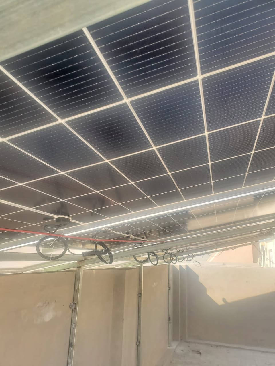 تم تنصيب منظومة في حي بابل
بقدرة ٢٠ امبير نهاري ١٥ امبير ليلي
متكونه من ١٠ الواح لونجي ٦٢٠ واط
انفيرتر ماركة ديا ٦ كيلو 
بطارية حجم ١٥ كيلو ماركة PTT
ضمان الالواح ١٠ سنة
احمد عامر للطاقة الشمسية
***********
