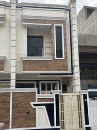 100 متر واجهه 5 مدخلين بناء حديث شارع عريض عنوانه بغداد الجديده خلف دك...