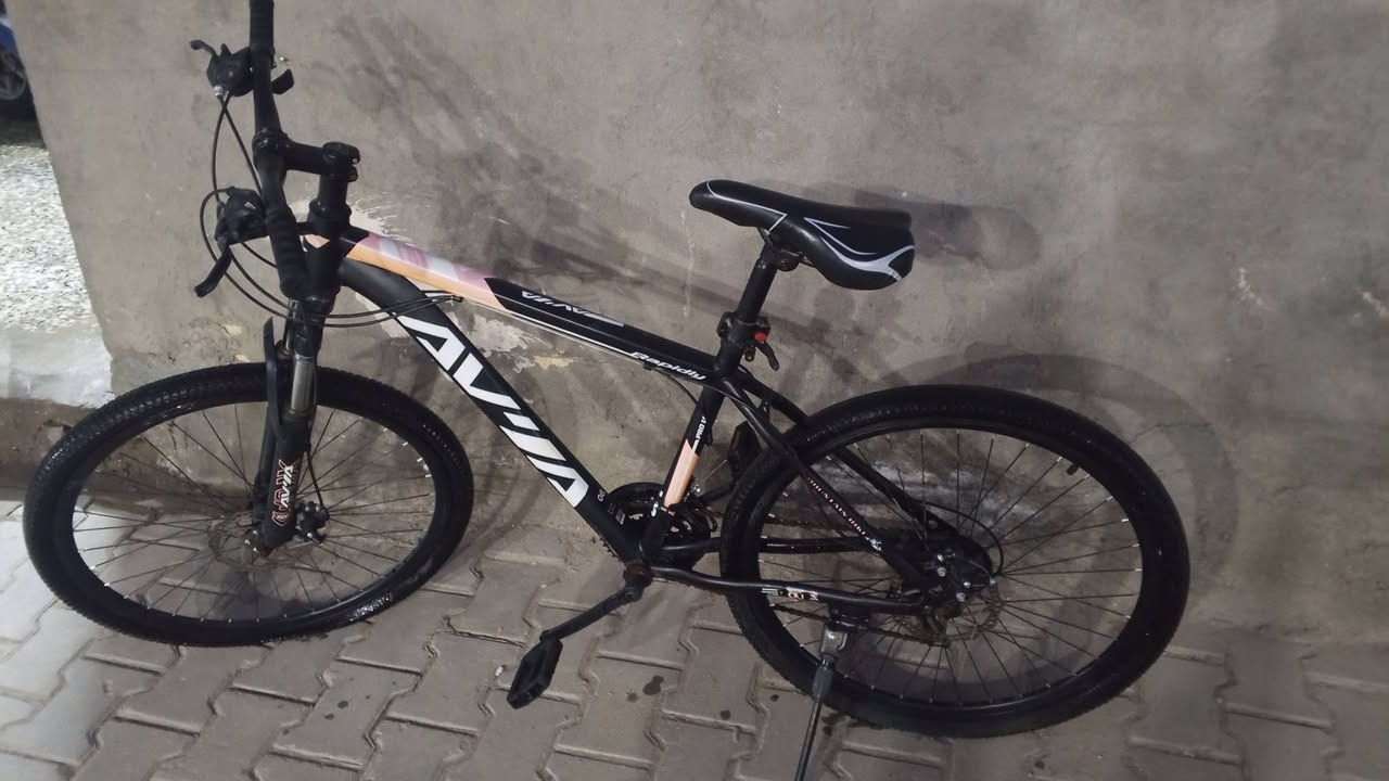 بايسكل للبيع
نضيف ما مستعمل هواي اقل الشهر 
يحتاجله فقط جوب امامي وخلفي 
السعر واتساب (***********)
