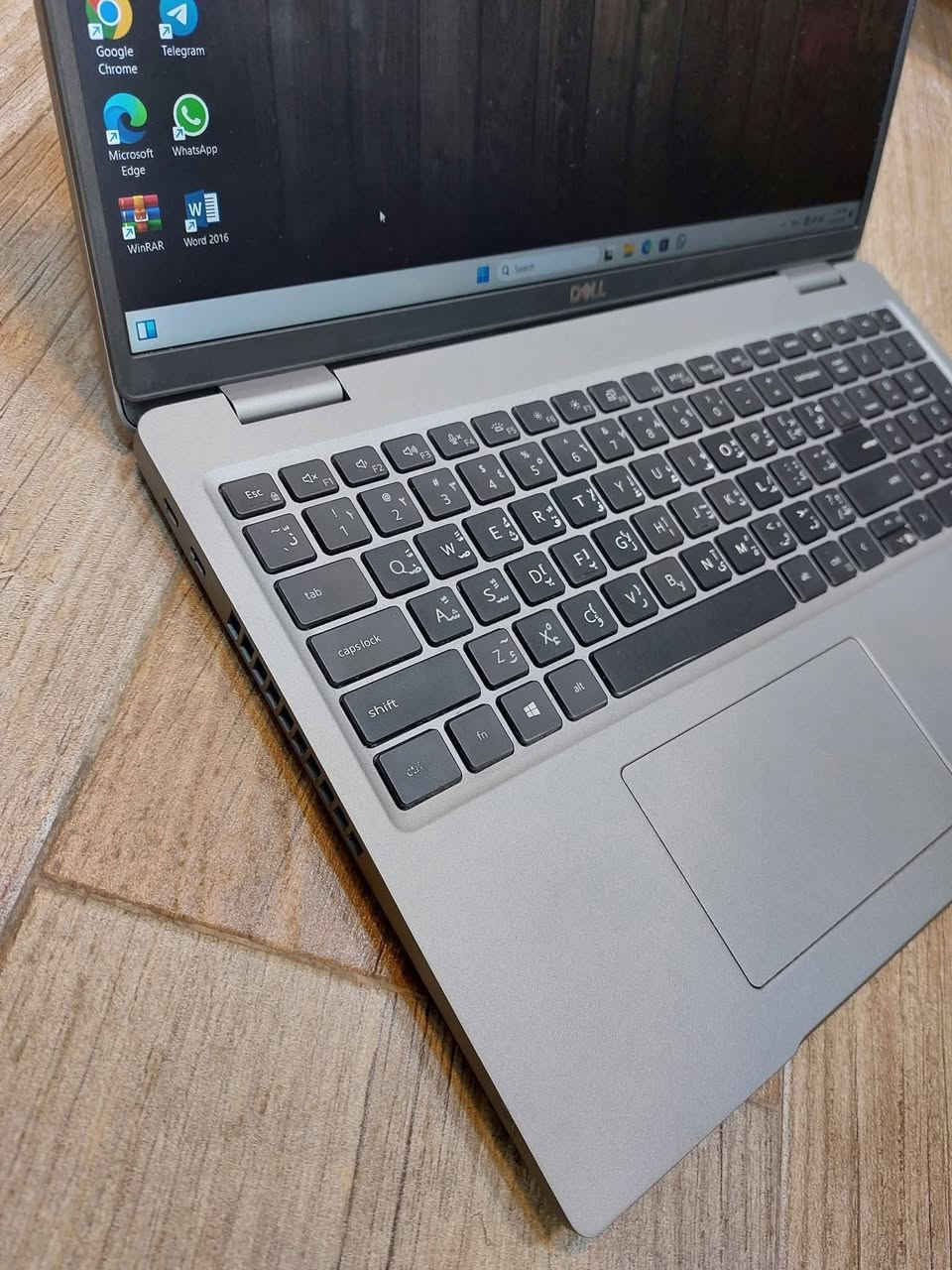 لابتوب سلم خفيف حديث معالج قوي وجيل عالي DELL 5520 Ci5 جيل حادي عشر  شاشة كبيرة 
. 
 السعر 385 الف  مع التوصيل والحقيبة والشاحن الأصلي 
. 
 النظافة شرط اخو الجديد وعل الفحص وين تريد
مناسب للدراسة والبرامج المكتبية والطباعة والتصفح والامن السيبراني وغيرها من البرامج 
……………………

 المعالج Core i5-11th جيل 11
 ذاكرة الوصول العشوائي (الرام) 8GB 
 التخزين( الهارد) SSD 256GB 
 مقاس شاشة 15.6 انج دقة عالية 
 منفذ HDMI & TYPE C 
شاحنة Type c 
 كيبورد  عربي انكليزي
الرام والهارد قابل للتطوير 
………………………………… 
***********
