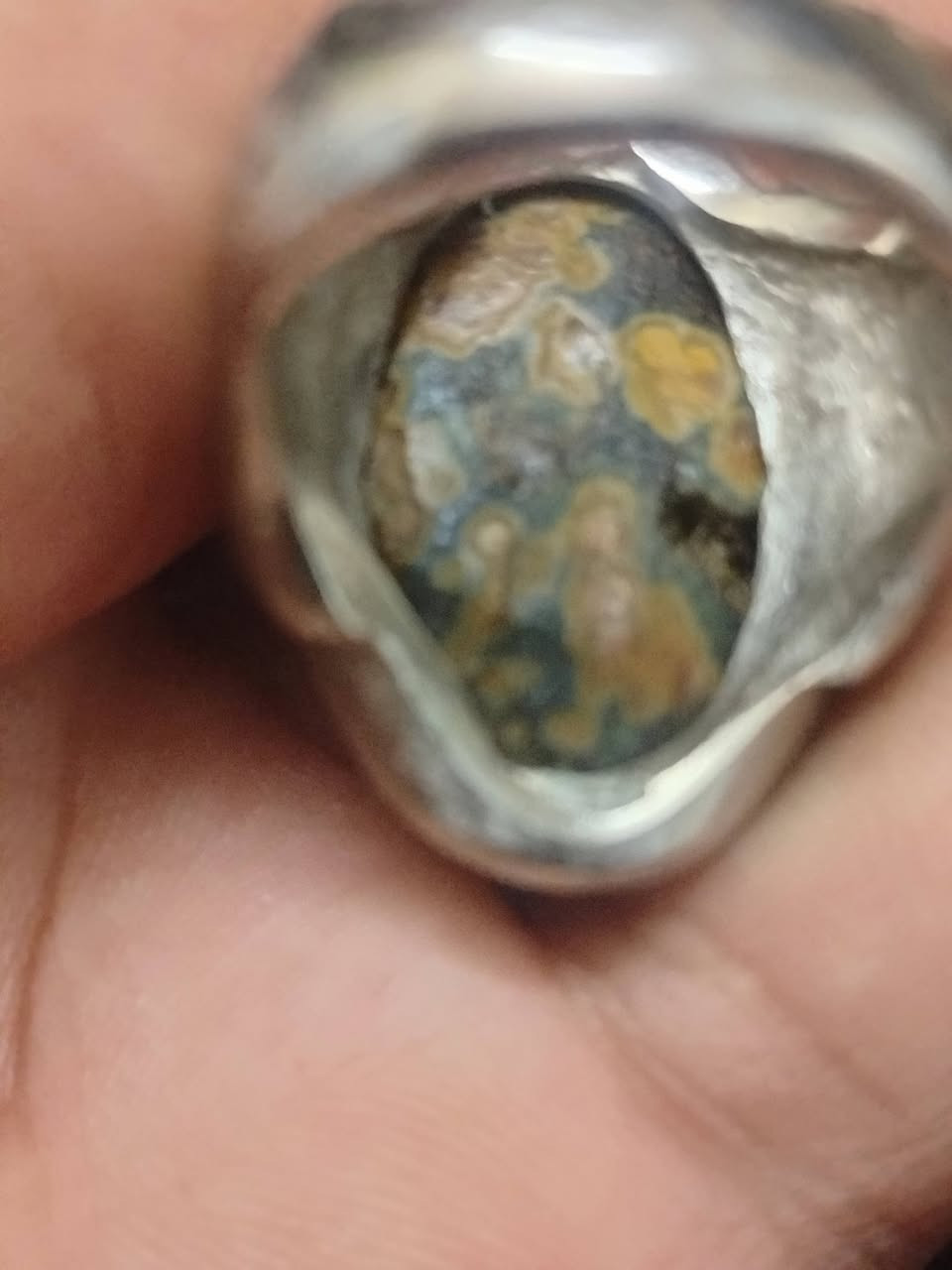 السلام عليكم احبائي محبس داودي قديم مرصود مفول صياغه راديوم محبس مروحن وقوي شغل بي السعر خاص العلوان بغداد شراي اهلن وسهلن رقم الهاتف ***********
