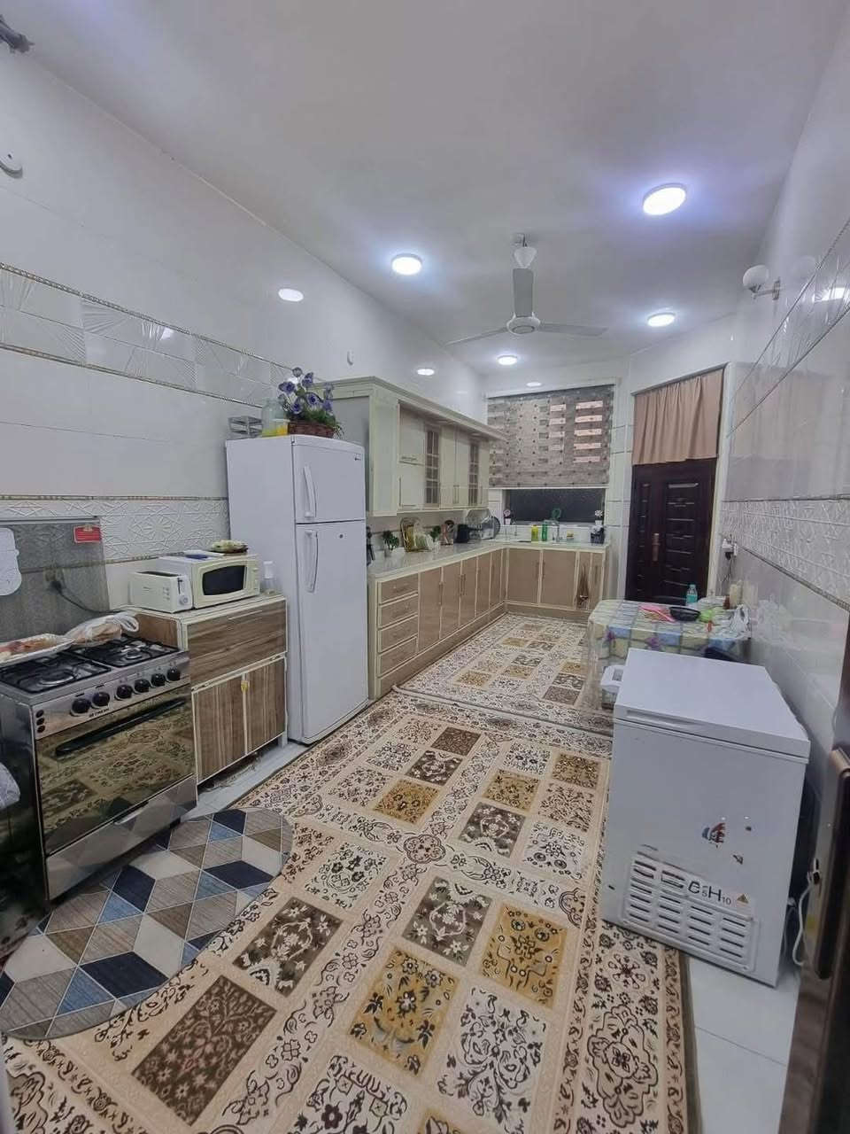 دار للبيع /السماوه 
منطقه الحيدريه شارع دائره الضمان الجتماعي بناء حديث 
مساحه #١٤٥متر واجهه،٧،٢٥*٢٠طابقين سنه البناء٢٠٢٥
يتكون الطابق الاول من غرفه وصاله ومطبخ واستقبال وصحيات داخل وخارج 
الطابق الثاني يتكون من غرفتين وصاله وصحيات نقص تشطيب 
للاستفسار ***********
#حاب_تعرض_عقارك_كل_ماعليك_مراسلتنا_على _خاص_او على الواتس اب
