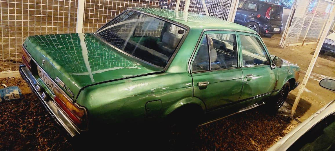 كرونا 1980
لون اخضر 
رقم بغداد دولي باسمي 
محرك وكير جديد 
تبريد شغال 
السيارة بدون حادث 
رقم مميز 
حدادية جاهزة 
السعر ٢٦$ وبيها محال للشراي 
بابل الاسكندرية
***********
