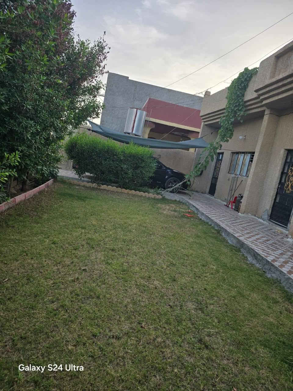 🏠 بيت للبيع في حي الزهور الثانية يتميز بموقع استراتيجي  .
📍 الموقع 

العنوان: تكريت - حي الزهور الثانية.

المعلم البارز: خلف مسجد التواب (بصف الركن).
يقع بالقرب من  التشجير وحولي الزهورة
مما يوفر سهولة في المداخل والمخارج.

📏 المساحة والأبعاد:

المساحة الكلية: 300 متر .

الواجهة: 15 متر.

النزال: 20 متر.
(الأبعاد تجعل البيت واسعاً وشرحاً ).

📞 للتواصل والاستفسار:

لمعرفة السعر وتفاصيل أكثر، يرجى التواصل معنا عبر الرقم التالي
ه‍ ***********

نرحب بكم في مكتبنا الكائن في:
تكريت - حولي الزهور - مكتب
 #عقارات_الياقوت
