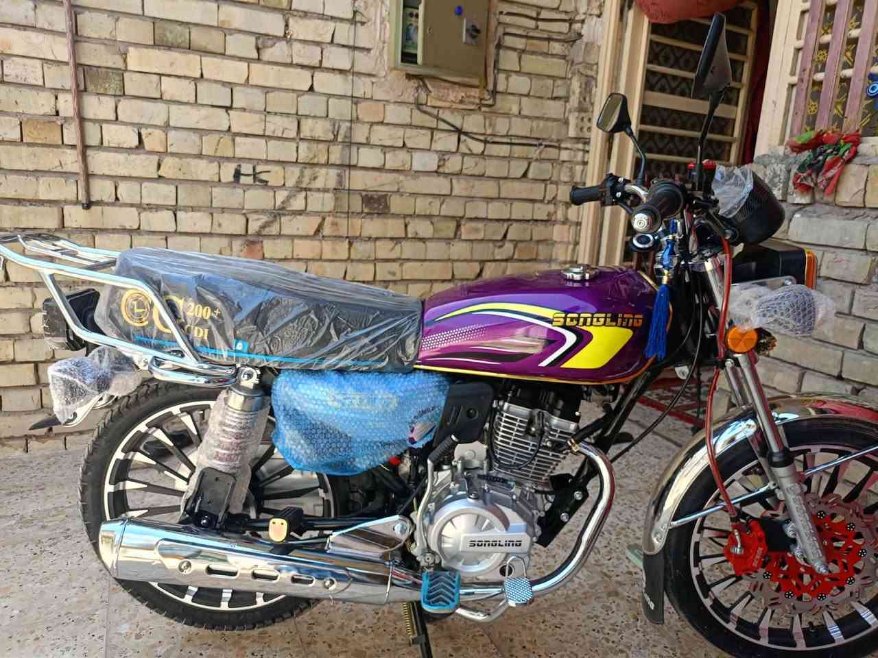 اخوان سلام عليكم دراجه ايراني للبيع زيرو 2025 ماشيه 4000 المكان بغداد مدينة الصدر الشراي يتصل ***********،،***********
