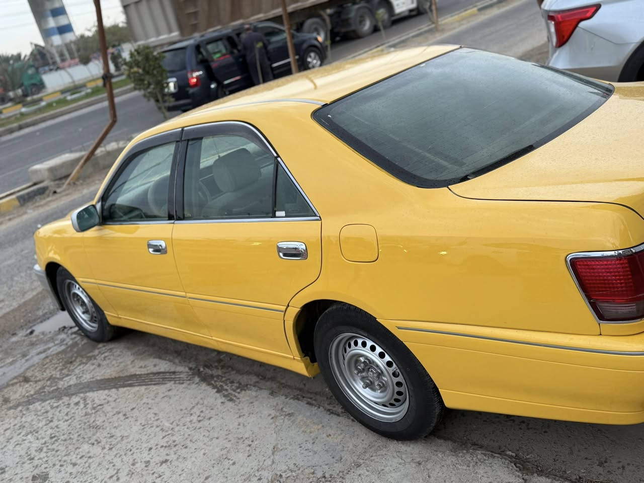 السلام عليكم حبايب
سياره ملكه موديل 2002
رقم بصره الماني سنويه بعدهي منافذه 
دكانين وبرده خلفيه 
وكشنات كهربائيه 
خير من الله سياره 
مكفوله من الكص ونقل جثه 

مكينه ففتي هيه وكيرها مكفولات 
صدر وحداديتها 100%
السعر 105 وبيها مجال 
مكاني واسط الصويره
***********
