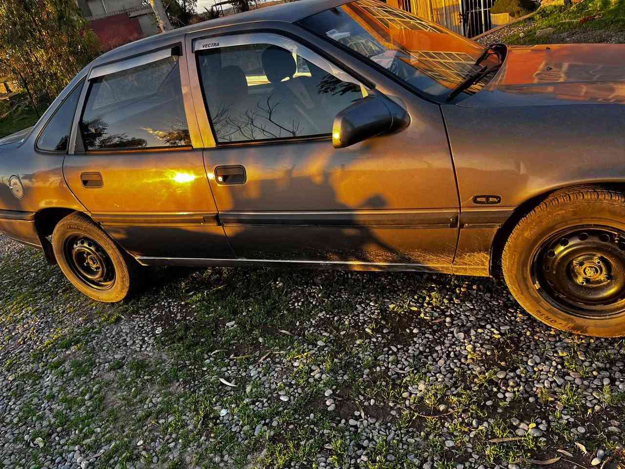 السلام عليكم ورحمة الله وبركاته، سياره للبيع فكترا  سعرها ٣٠ وبيه مجال مكان قضاء الدبس رقم الجوال ***********
