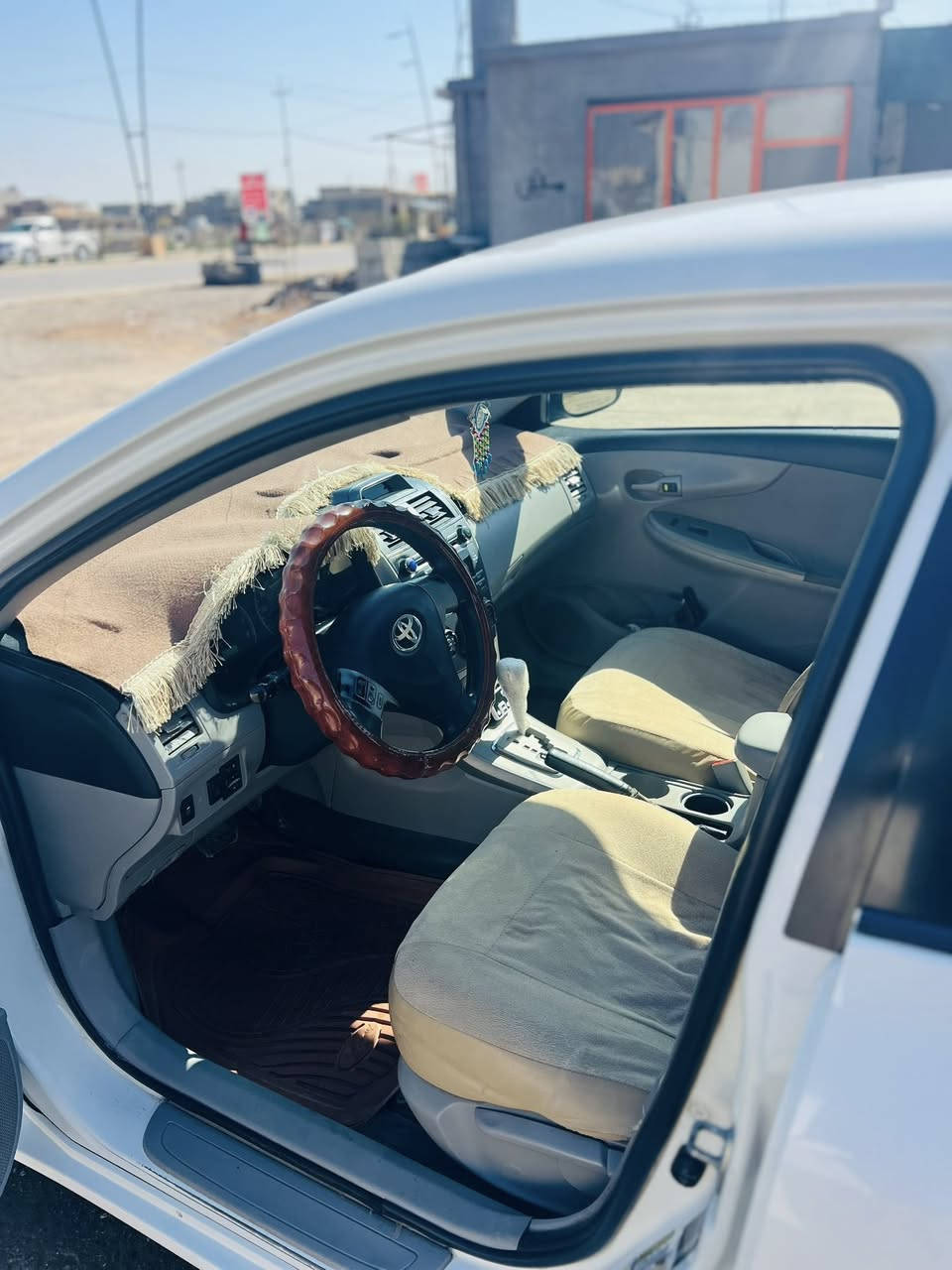 السلام عليكم
كورلا2012 

محرك مبدل جديد مال 2018 شرط وكير شرط مامفتوح وضع شركه 

بيها ربع صبغ بالجاملغ وتعديل بارد 

سنويه ما ساقطه باسمي شرط التحويل 

ماشيه 168

سياره جاهزه ونظيفه مال جناي  

 السعر135بيهه مجال بسيط جدآ 

                     ((ملاحظه)) 

 اعتذر عن بيع الأقساط او المده او المراوس 

لا تنطي اسعار بكيفك ذا ماتفيدك اعبرها  واني الممنون 

مكان السياره كركوك /الحويجة
***********
