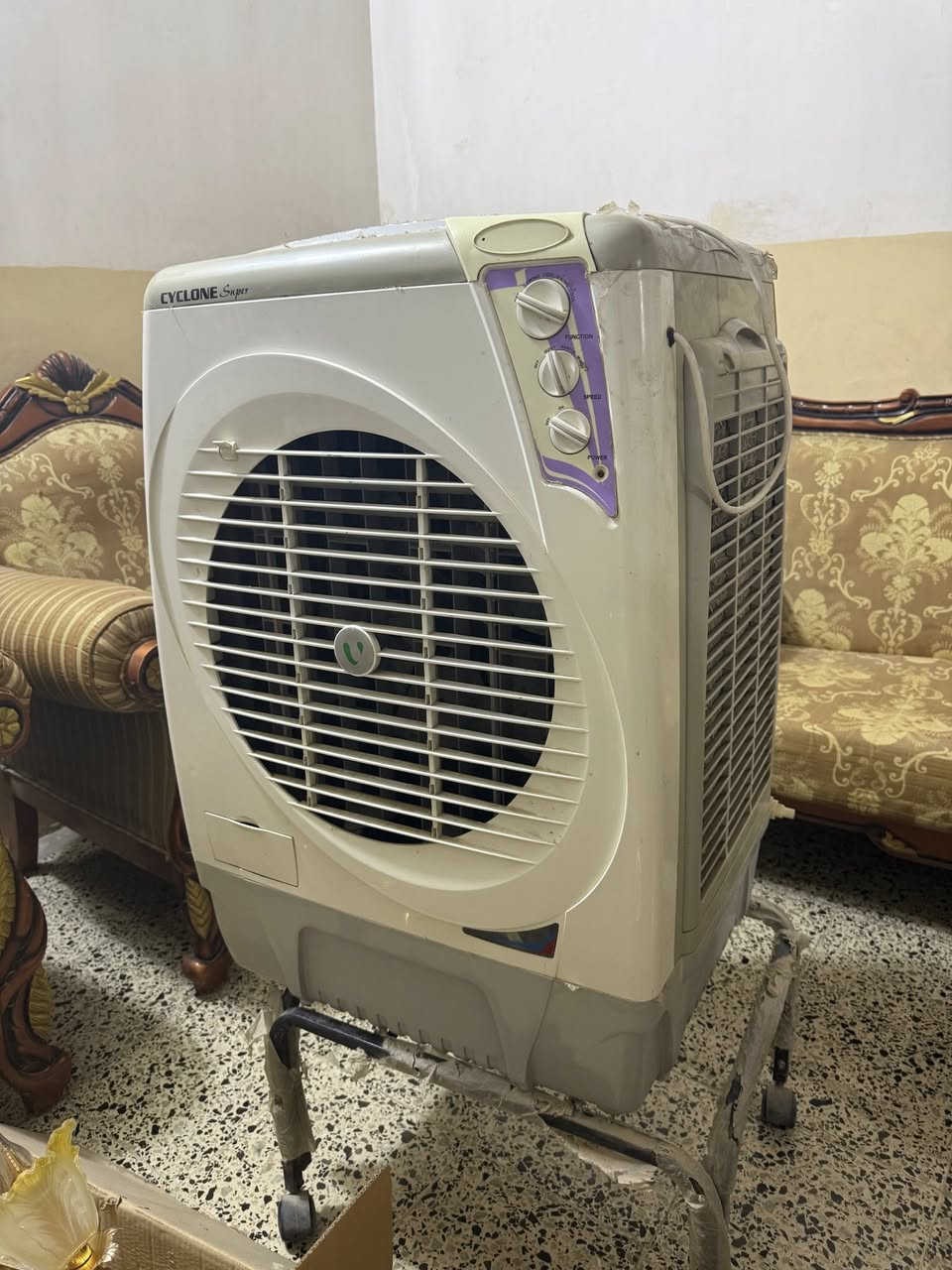 سلام عليكم تخم مستعمل ١٠مقاعد
مبرده مستعمله استخدام قليل 
ثريات عدد٢ غير مستخدمات 
السعر ٥٠٠وبيهن مجال قليل


**إذا كنت صاحب هذا الإعلان وتريد حذفه لأي سبب، رجاءا أرسل رسالة إلى الدعم الفني**