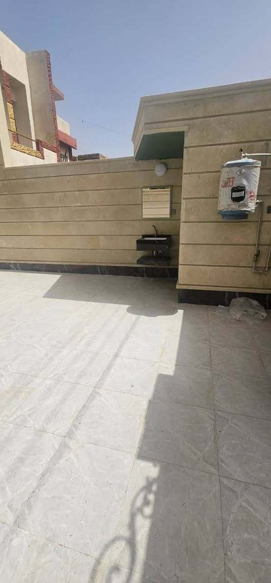 للبيع داران تون
الموقع تكريت حي المعلمين مقابل الضريبه
 مساحة كل دار 200م واجهه 7ونص ونزال 27 م
واجهه الداران حجر اخضر المنيوم
أرضية نانو بوليش 80في80
عرض الشارع 15 متر 
غرف نوم عدد 4
صاله واستقبال ومطبخ 
وصحيات داخليه وخارجيه 
للاستفسار عن السعر والاتصال
مكتب يوسف للعقار 
***********
***********
